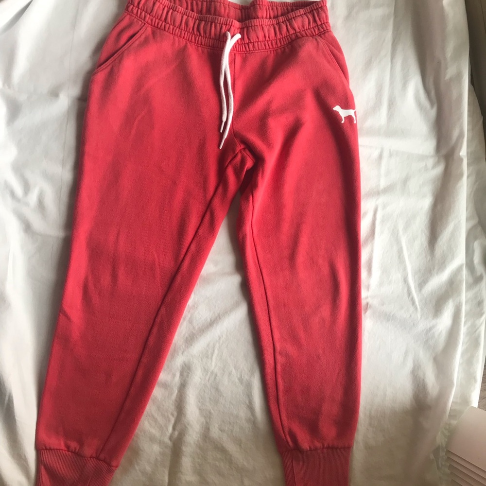 VS skinny jogger, distressed red, size S